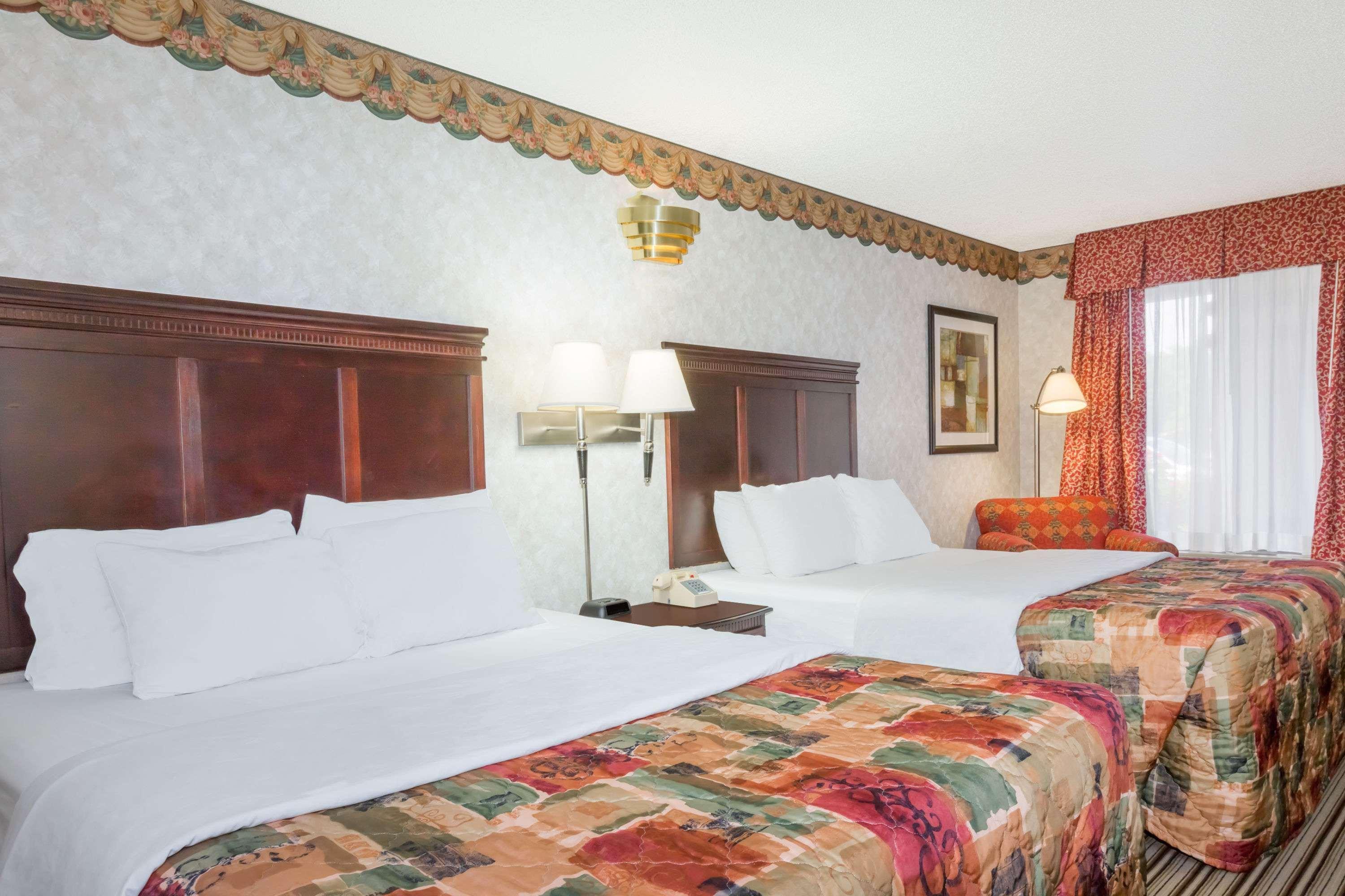 Days Inn - Oneonta Экстерьер фото