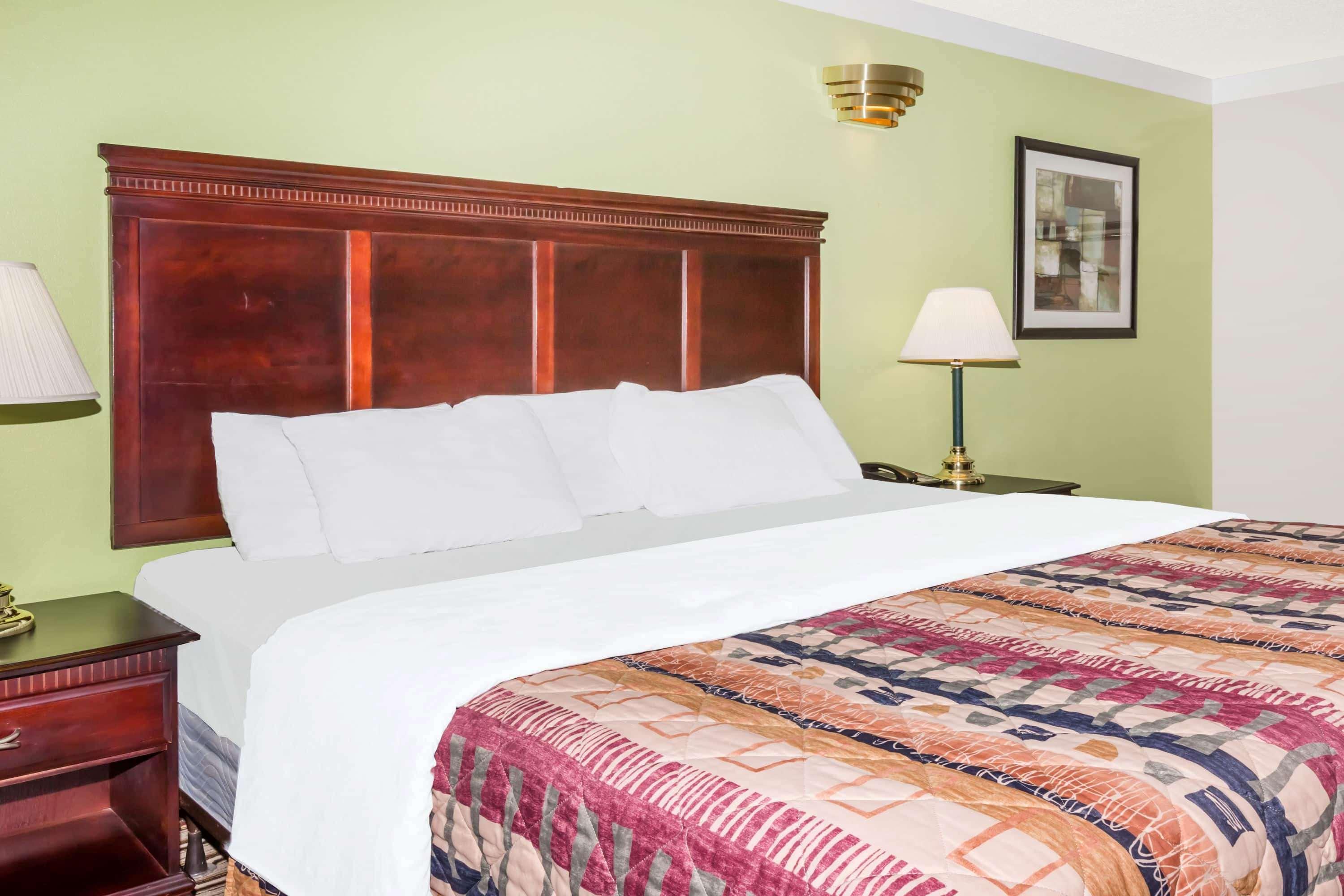 Days Inn - Oneonta Экстерьер фото