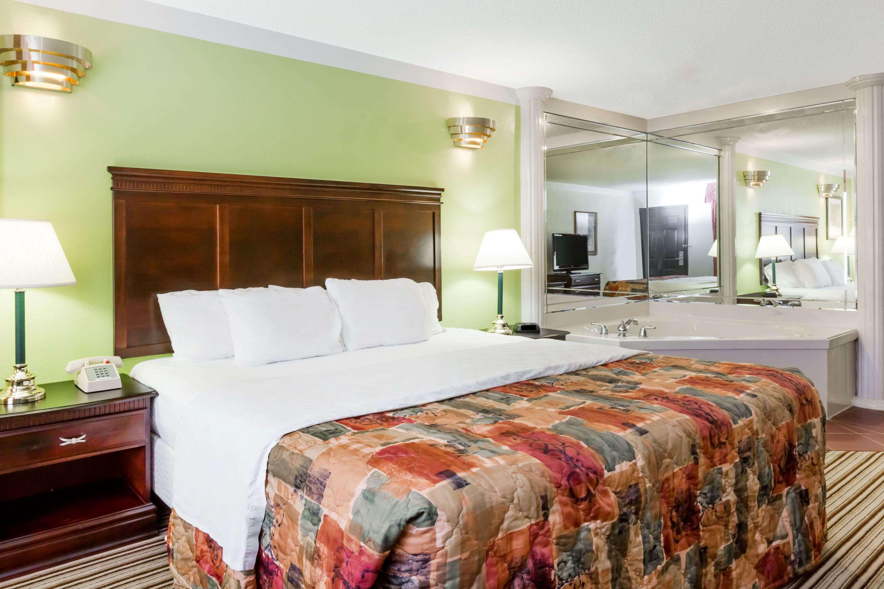 Days Inn - Oneonta Экстерьер фото