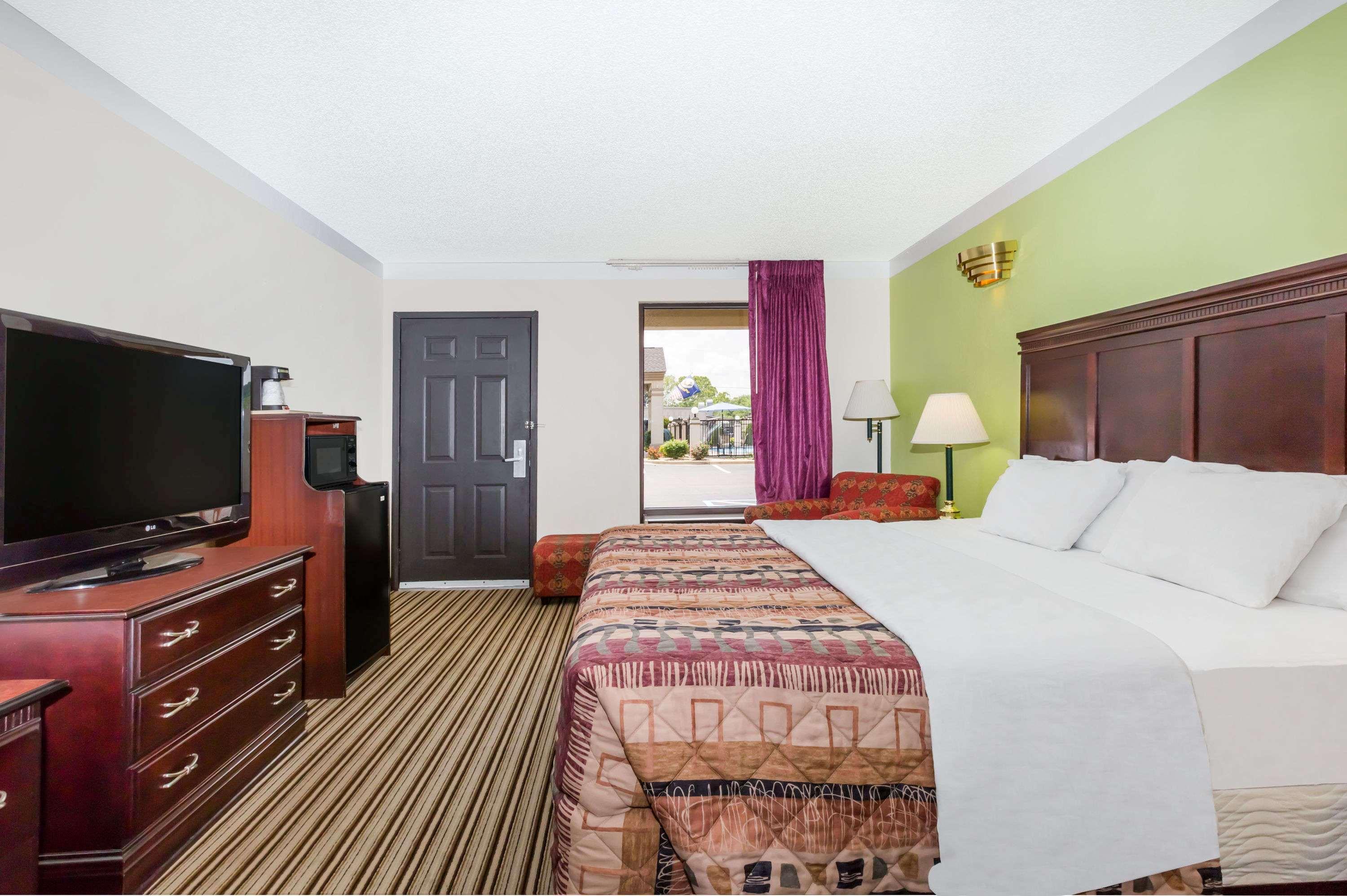 Days Inn - Oneonta Экстерьер фото